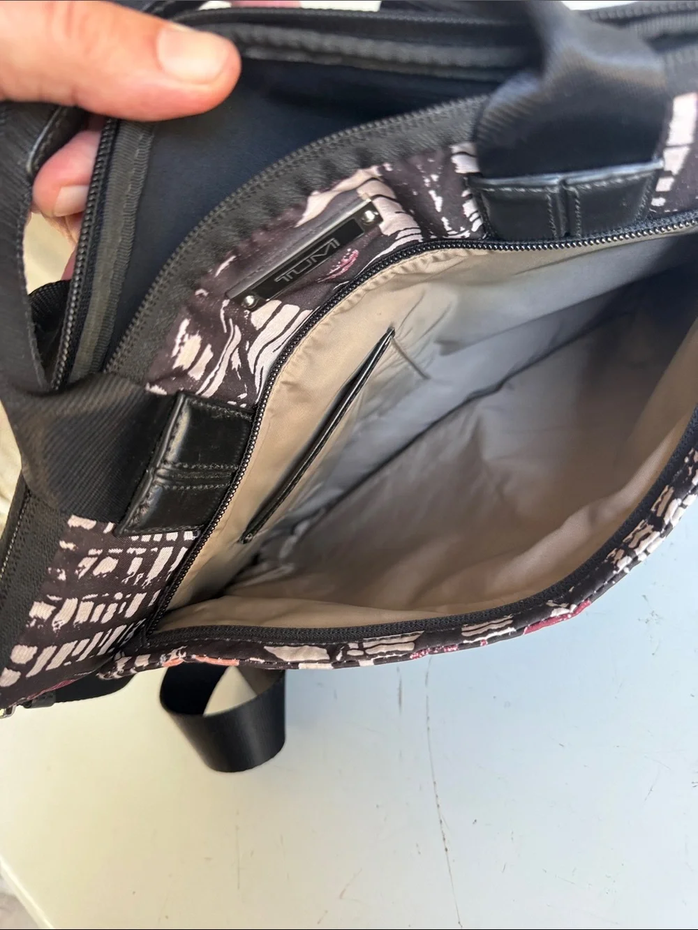 TUMI MESSENGER LAPTOP BAG PRINTED NYLON MULTICOLOR HOLDS A 15” LAPTOP OR TABLET